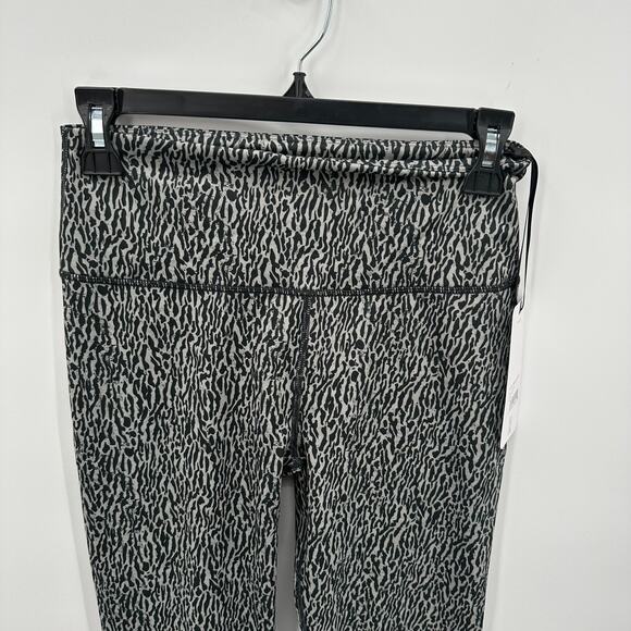 VARLEY NWT Century Leggings 2.0 25" in Textured Grain Print // M - Picture 5 of 12